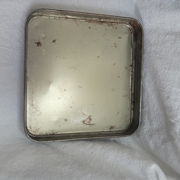 Vintage Sunshine Krispy Cracker Tin. 14.5 Ounces. Good Condition. - Picture 6 of 15